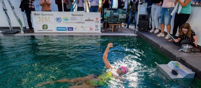 The longest Continuous Swim by a woman in a counter current pool