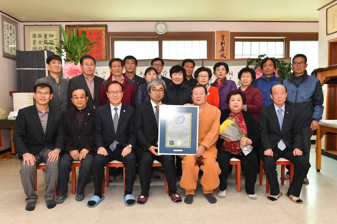 The World’s Largest Number of Calligraphy Works on a Folding Screen