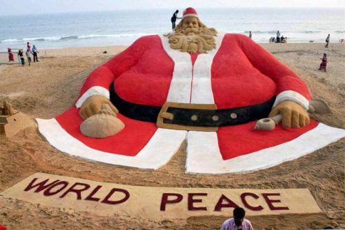 Christmas world records: Tallest sand Santa Claus
