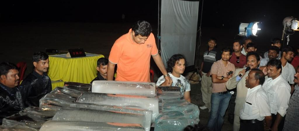 THE FREEZE – FROZEN ALIVE IN ICE world Record